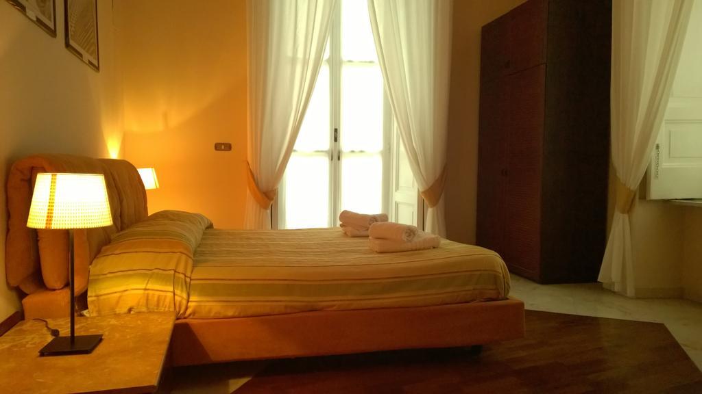 Palazzo Magnocavallo B&B Наполи Стая снимка