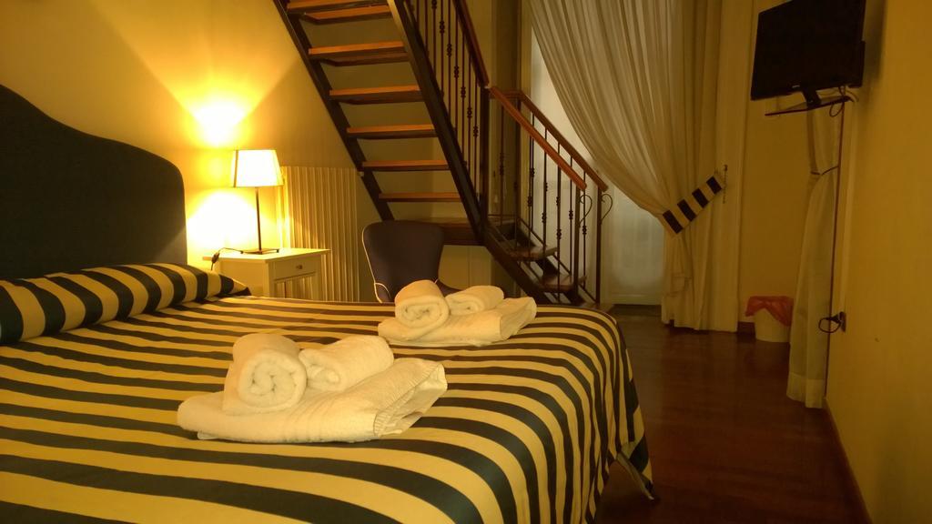 Palazzo Magnocavallo B&B Наполи Стая снимка