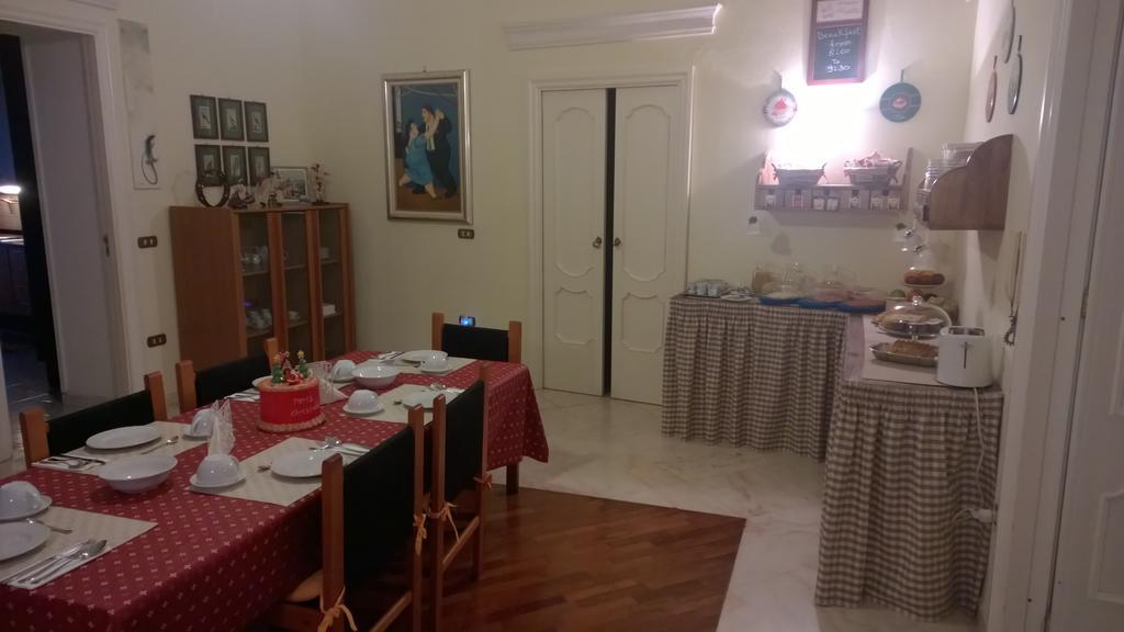 Palazzo Magnocavallo B&B Наполи Екстериор снимка