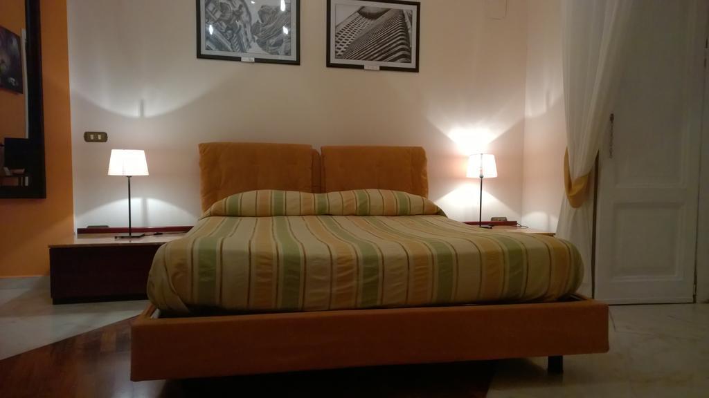 Palazzo Magnocavallo B&B Наполи Стая снимка