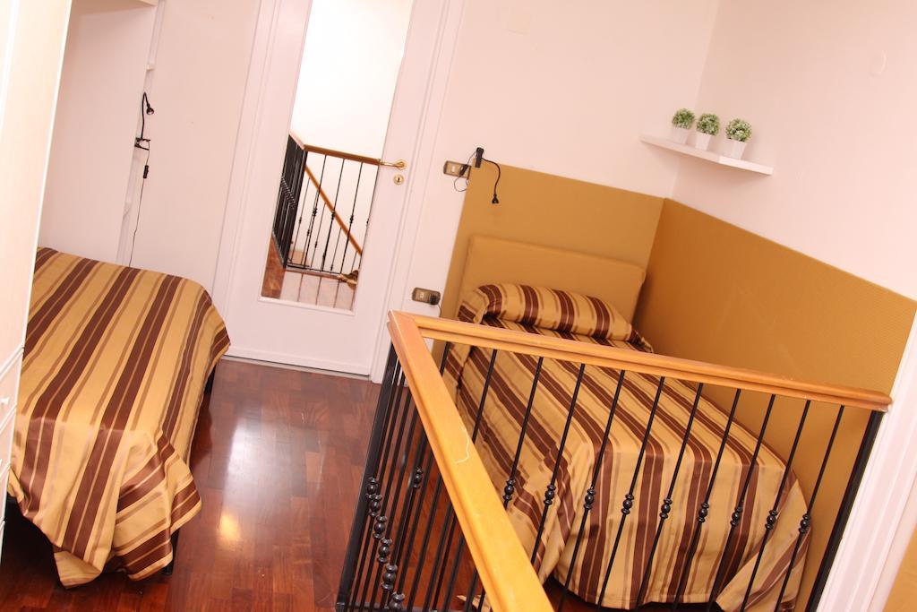Palazzo Magnocavallo B&B Наполи Стая снимка