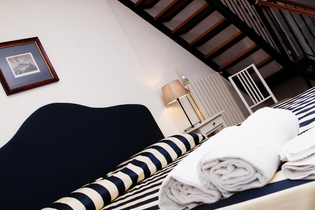Palazzo Magnocavallo B&B Наполи Стая снимка