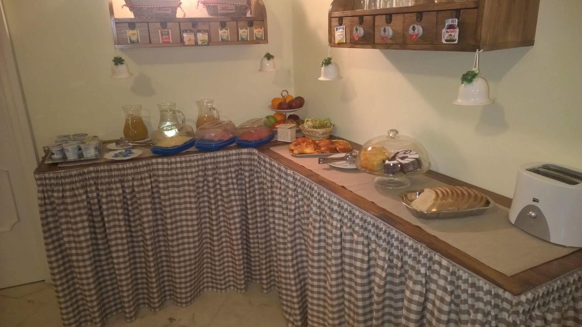 Palazzo Magnocavallo B&B Наполи Екстериор снимка