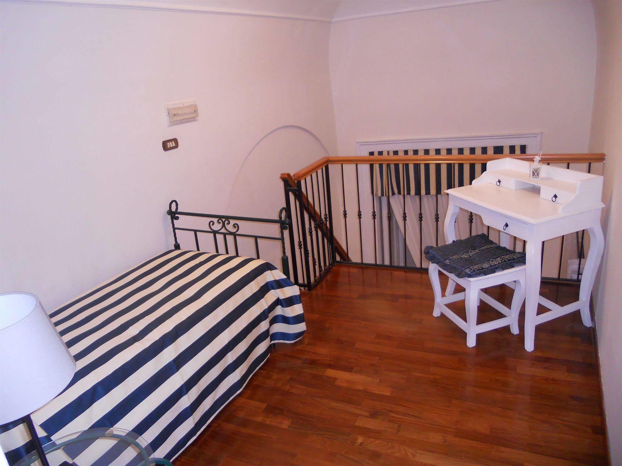 Palazzo Magnocavallo B&B Наполи Екстериор снимка