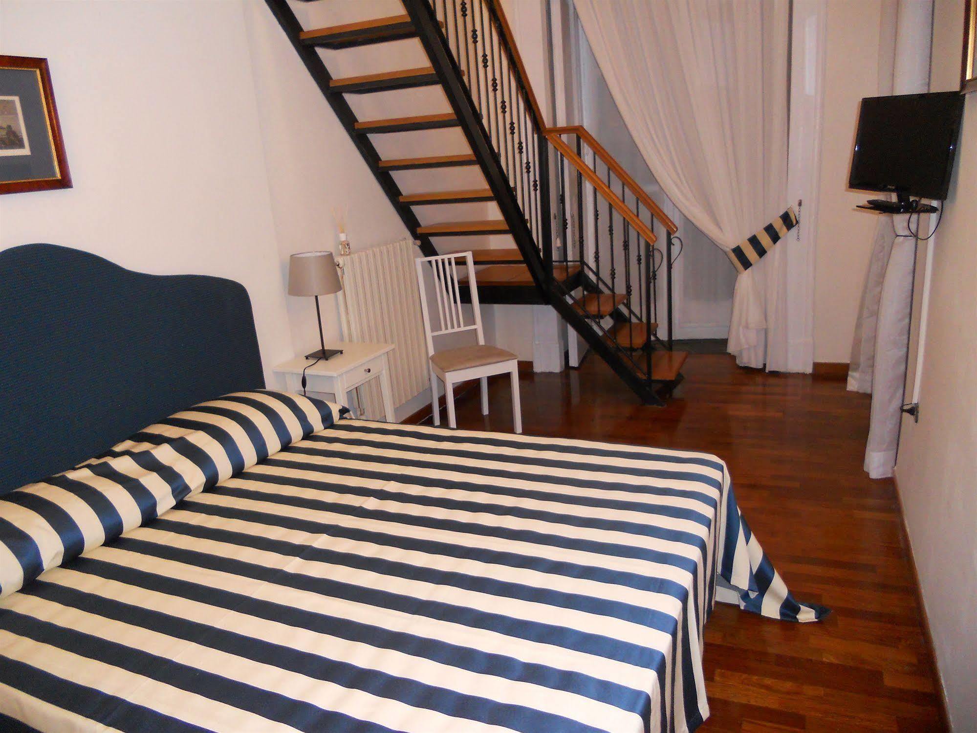 Palazzo Magnocavallo B&B Наполи Екстериор снимка