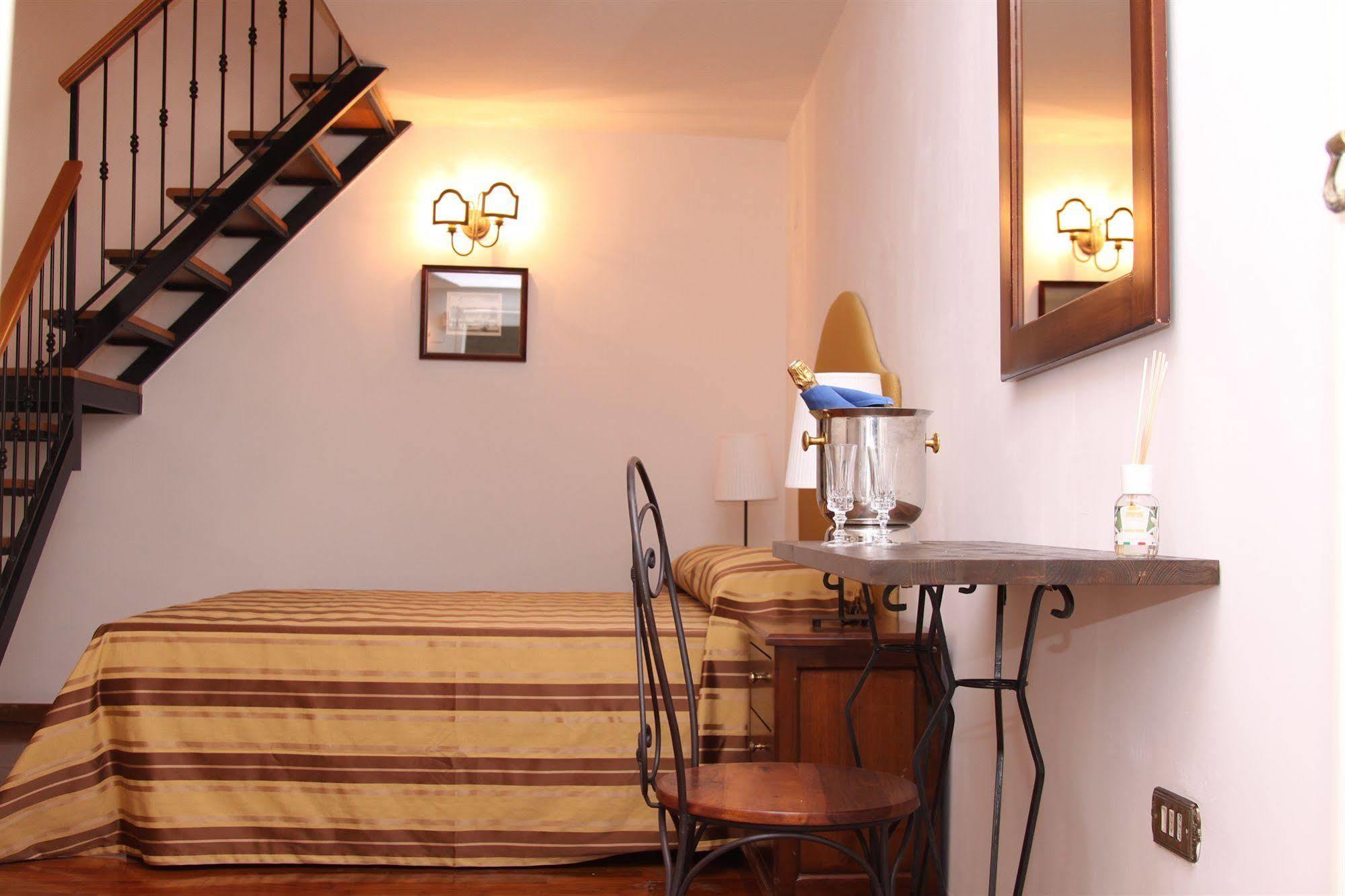 Palazzo Magnocavallo B&B Наполи Екстериор снимка