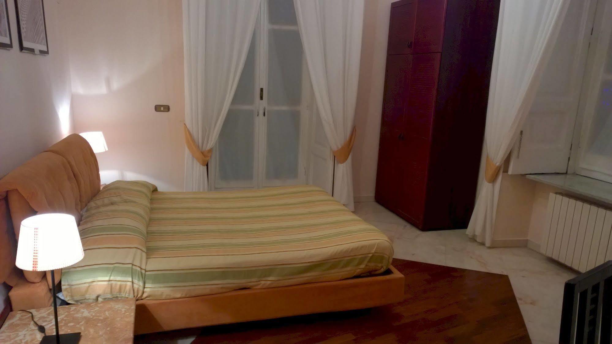 Palazzo Magnocavallo B&B Наполи Екстериор снимка