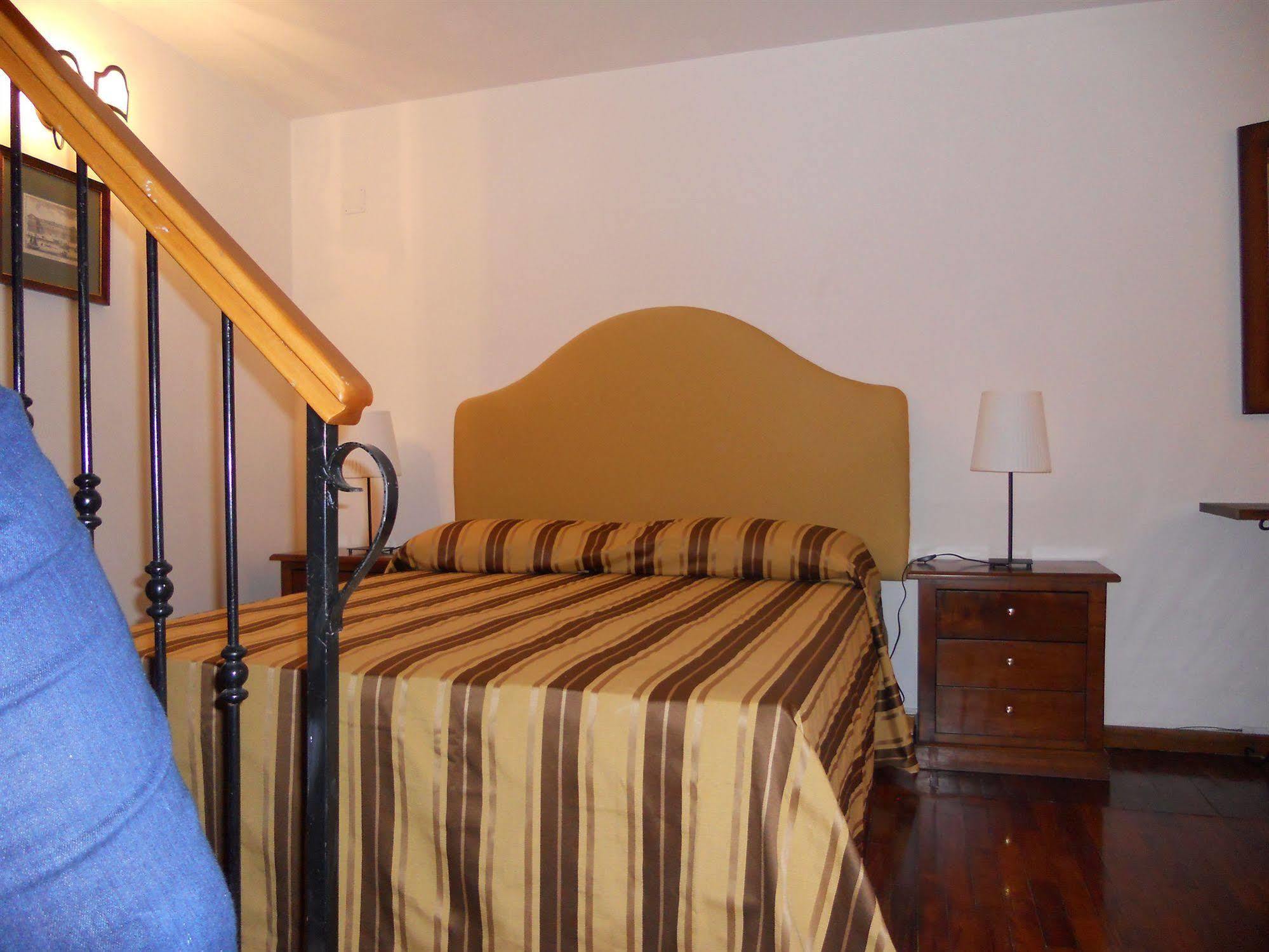 Palazzo Magnocavallo B&B Наполи Екстериор снимка