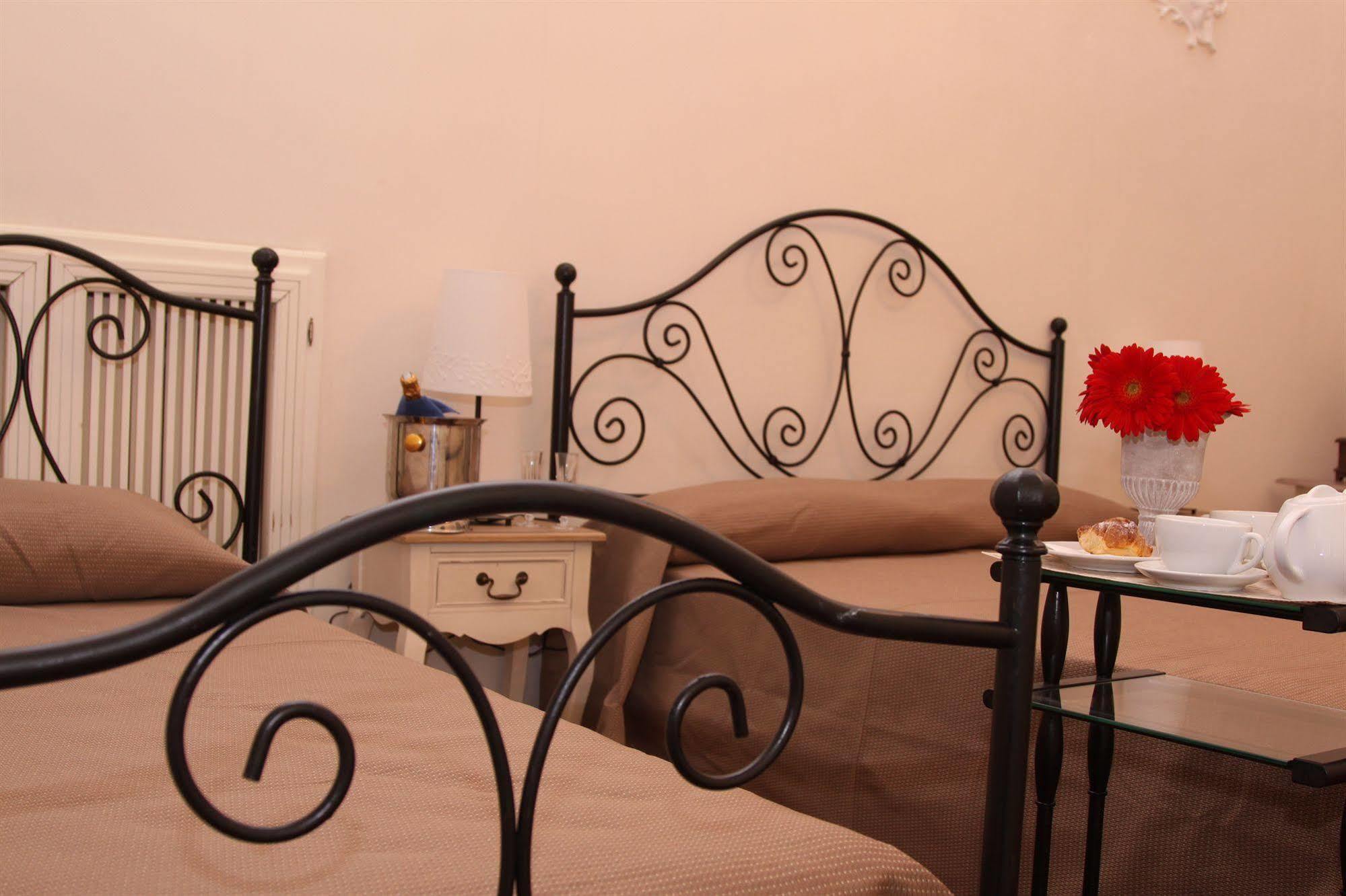 Palazzo Magnocavallo B&B Наполи Екстериор снимка