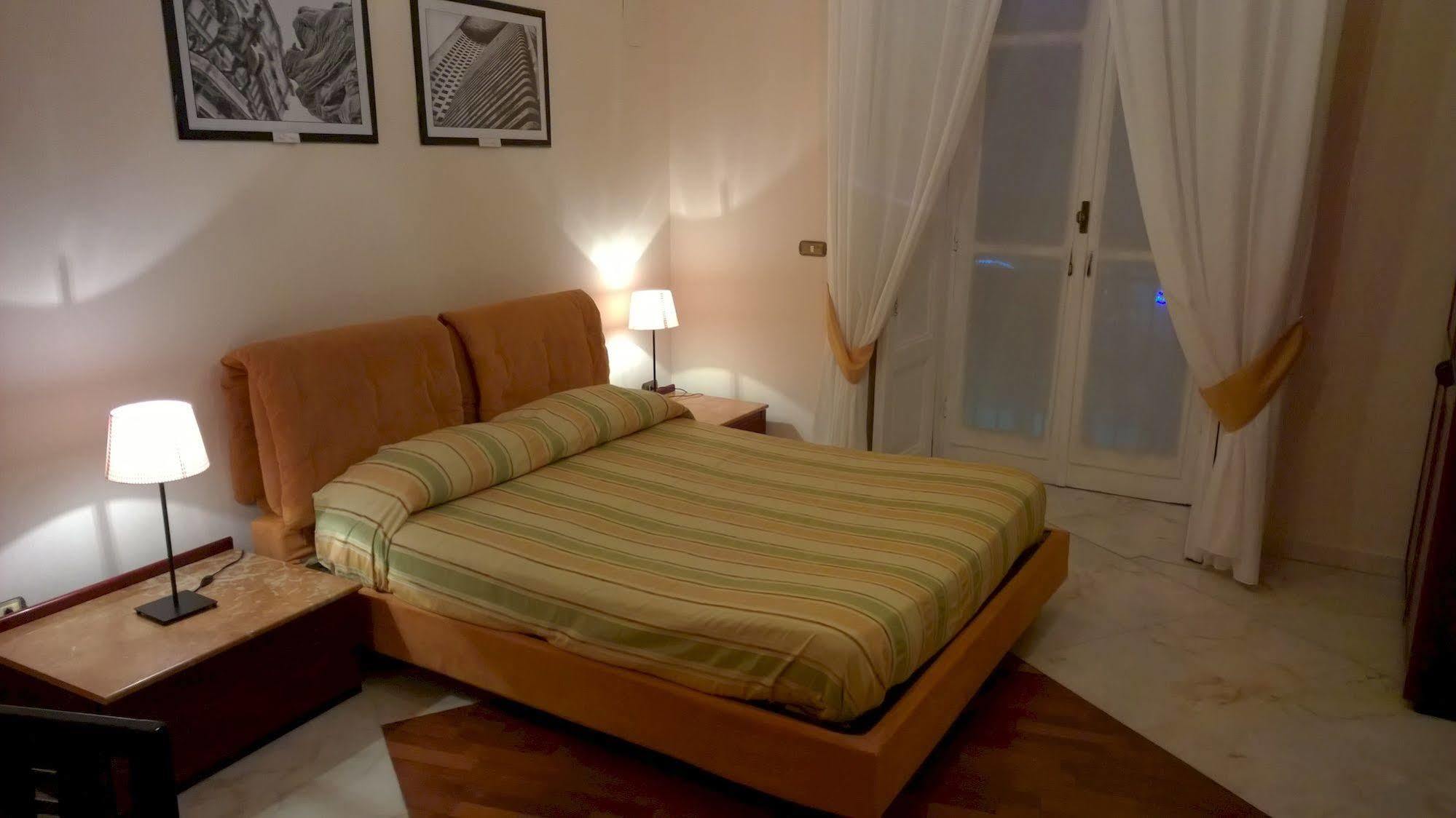 Palazzo Magnocavallo B&B Наполи Екстериор снимка