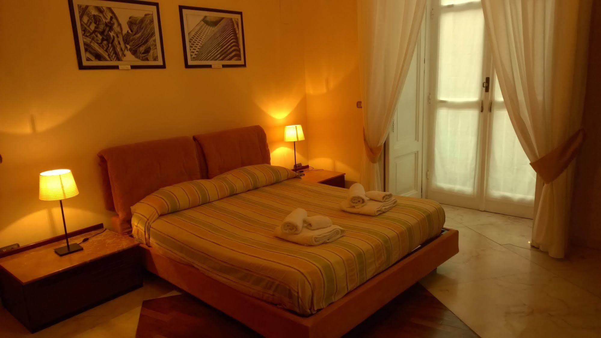Palazzo Magnocavallo B&B Наполи Екстериор снимка