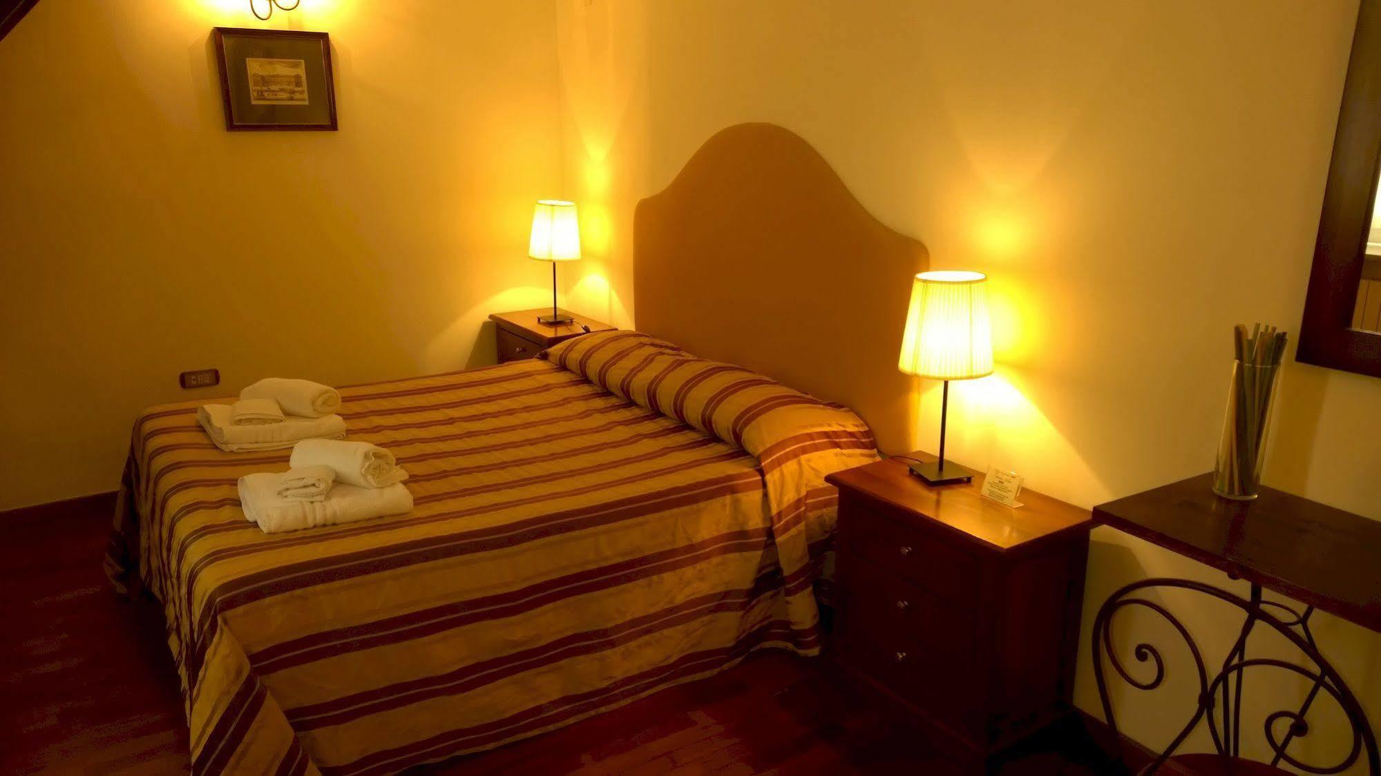 Palazzo Magnocavallo B&B Наполи Екстериор снимка
