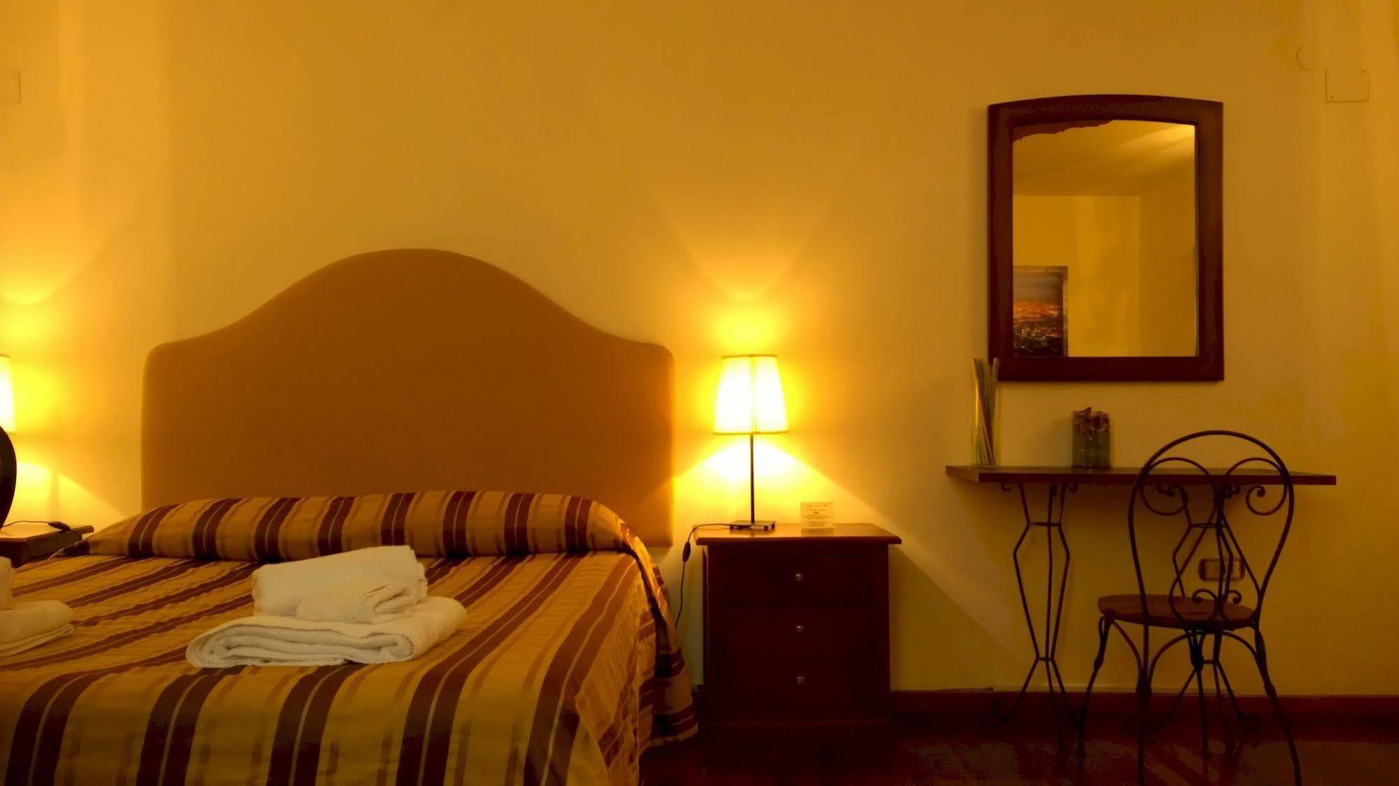 Palazzo Magnocavallo B&B Наполи Екстериор снимка