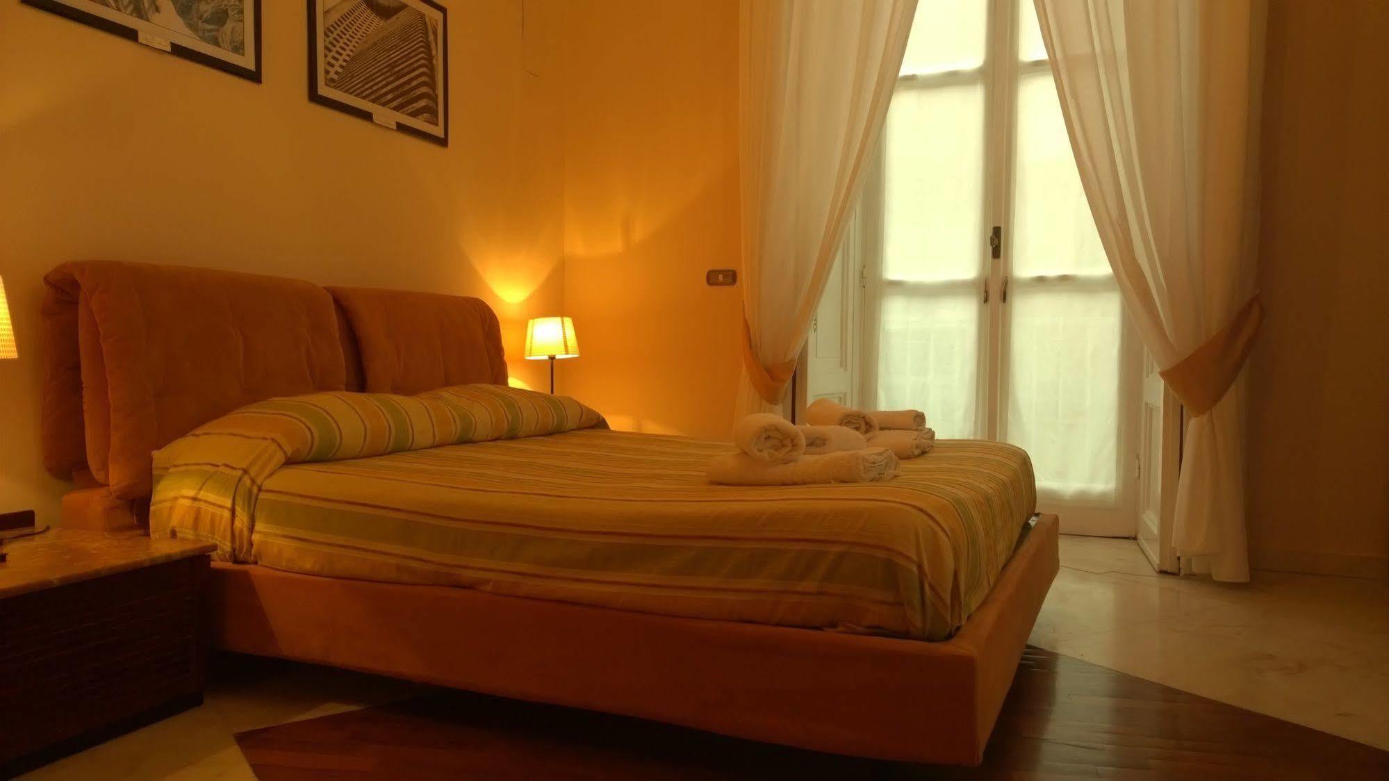 Palazzo Magnocavallo B&B Наполи Екстериор снимка
